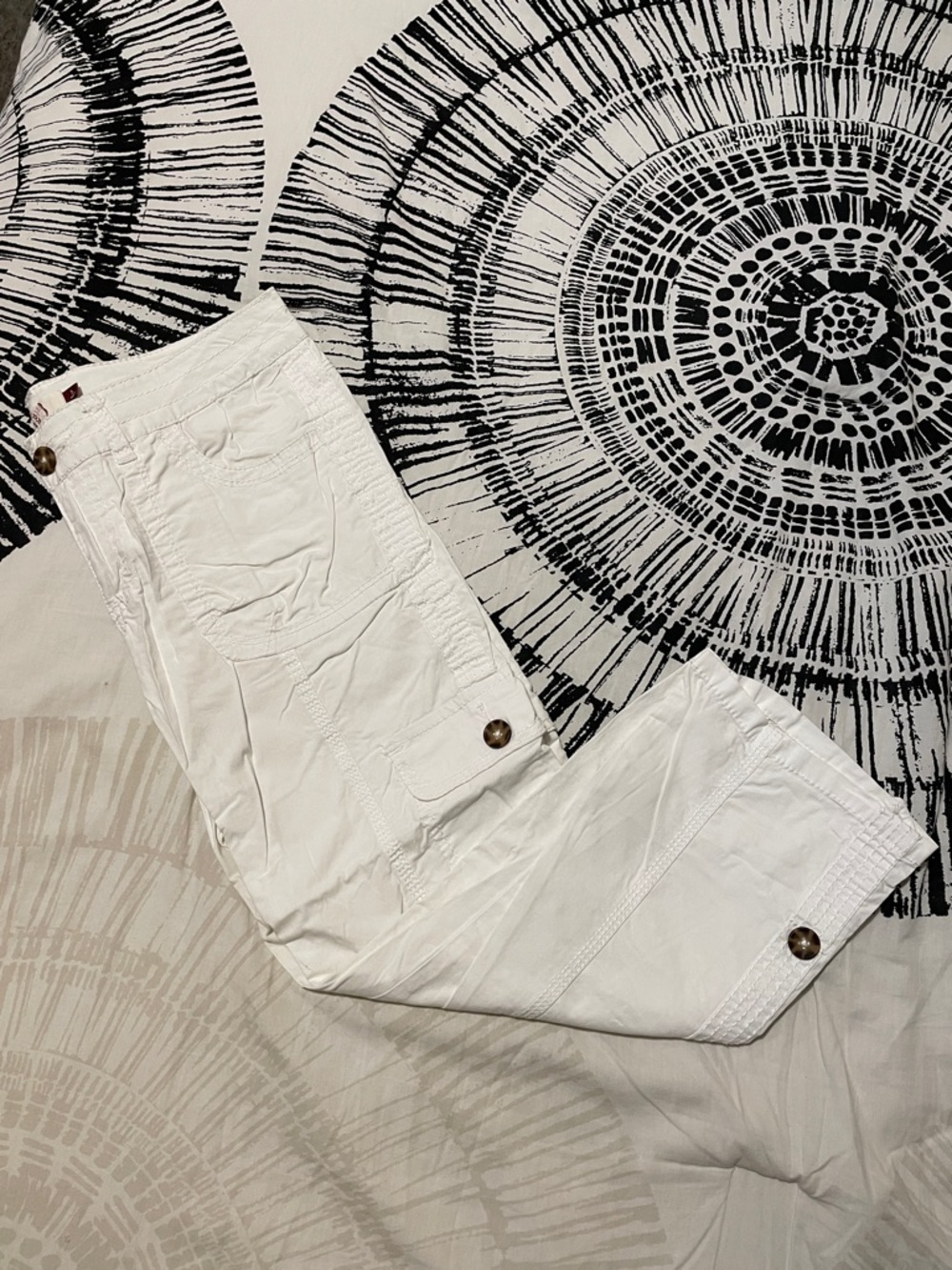 SO White Junior’s Capri Pants